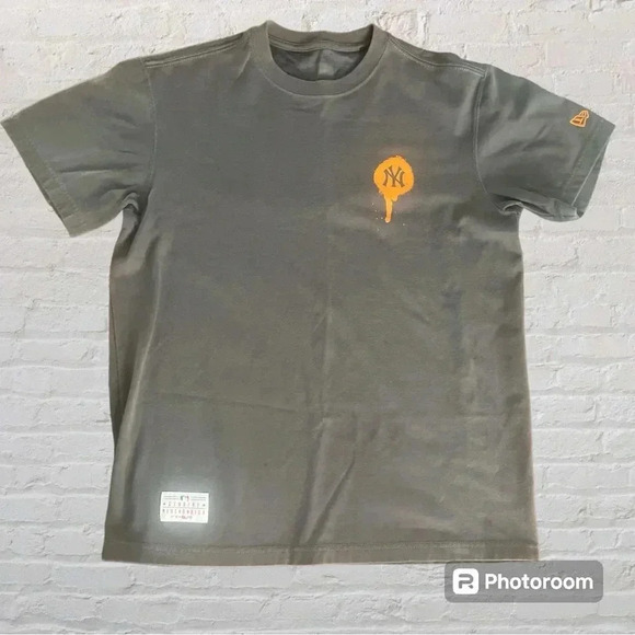 New Era Graffiti Yankees Tee - Picture 2 of 7